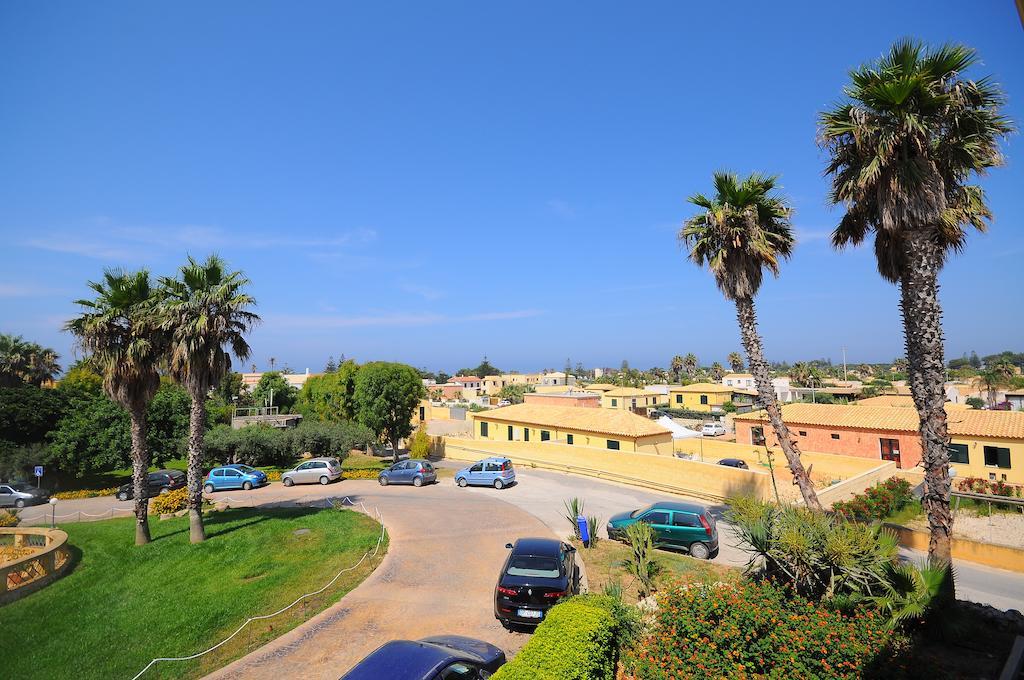 Delfino Beach Hotel Марсала Экстерьер фото